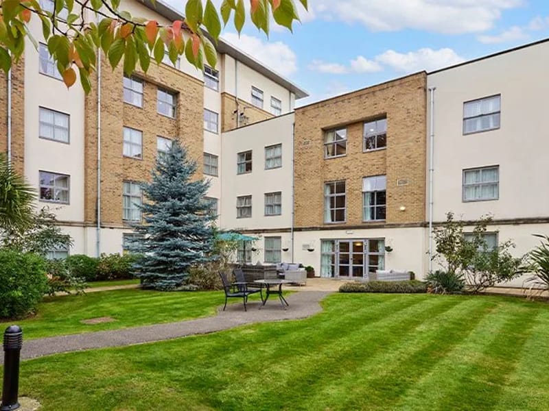 Albany Lodge - Assisted Living in Croydon, England photo 3