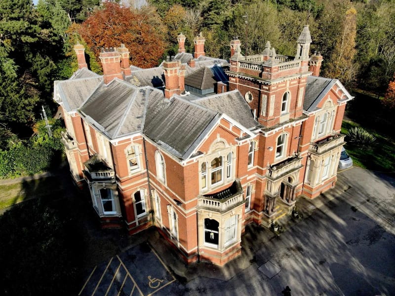 Ravendale Hall in Grimsby, England photo 1