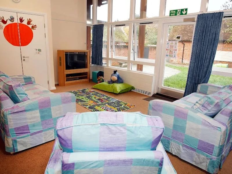 5-6 Prior's Court Cottages: Bradbury House - Assisted Living in Thatcham, England photo 6