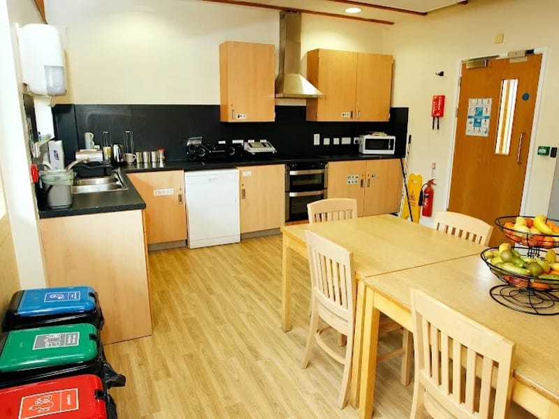 5-6 Prior's Court Cottages: Bradbury House - Assisted Living in Thatcham, England photo 4