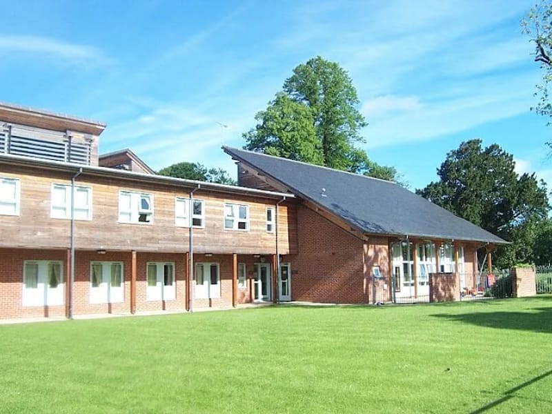 5-6 Prior's Court Cottages: Bradbury House - Assisted Living in Thatcham, England photo 3