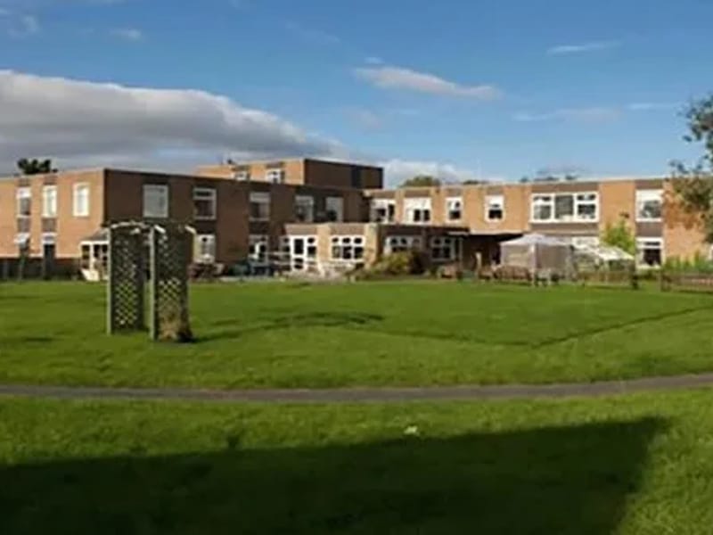 The Laurels Residential Home - Assisted Living in Pontefract, England photo 2
