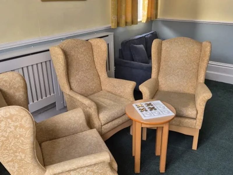 Aarandale Lodge - Assisted Living in Westcliff On Sea, England photo 2