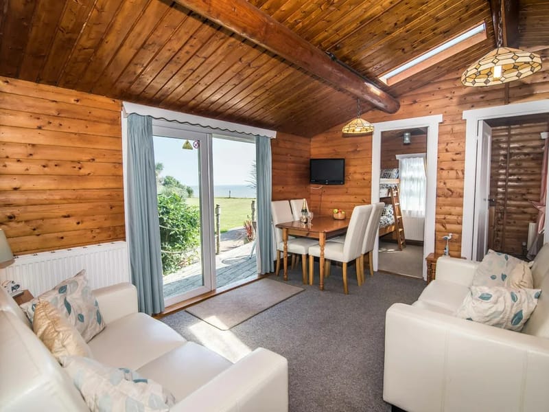 Pine Lodge - Nursing Home in Great Yarmouth, England photo 2