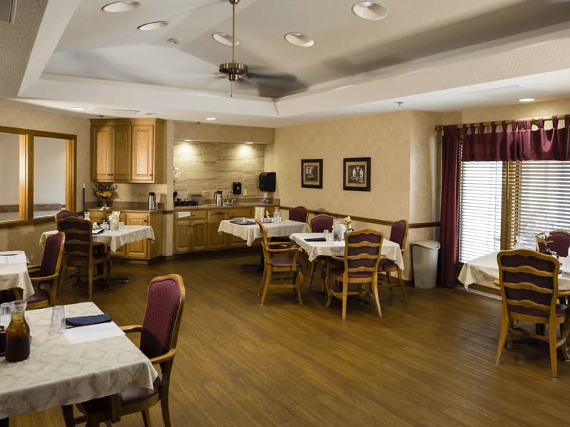 Rolling Hills Health Center - Nursing Home in Topeka, KS photo 3