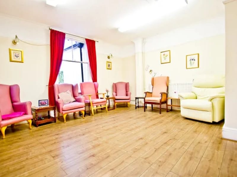 Holly Lodge - Assisted Living in Stourbridge, England photo 3