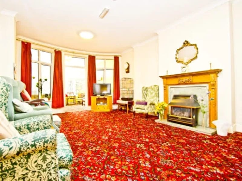 Holly Lodge - Assisted Living in Stourbridge, England photo 2