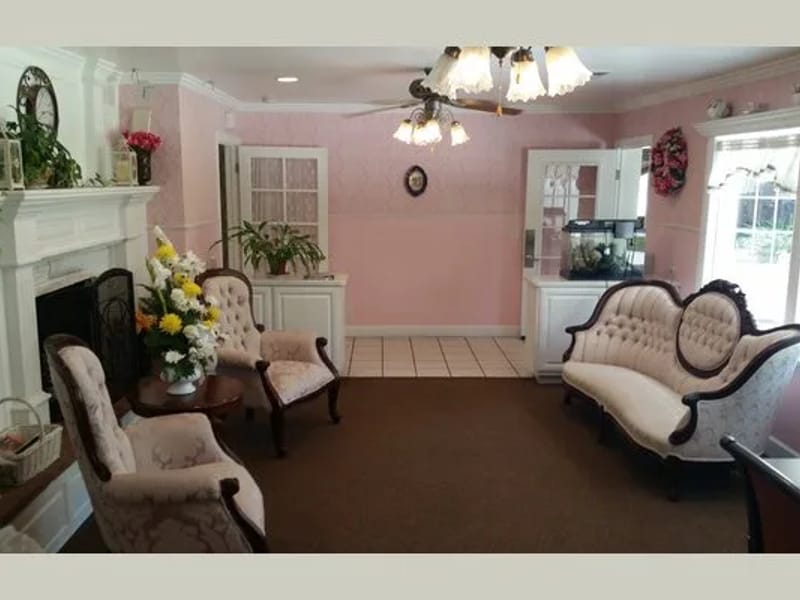 Roses And Ivy Elder Care - Assisted Living in Chico, CA photo 3