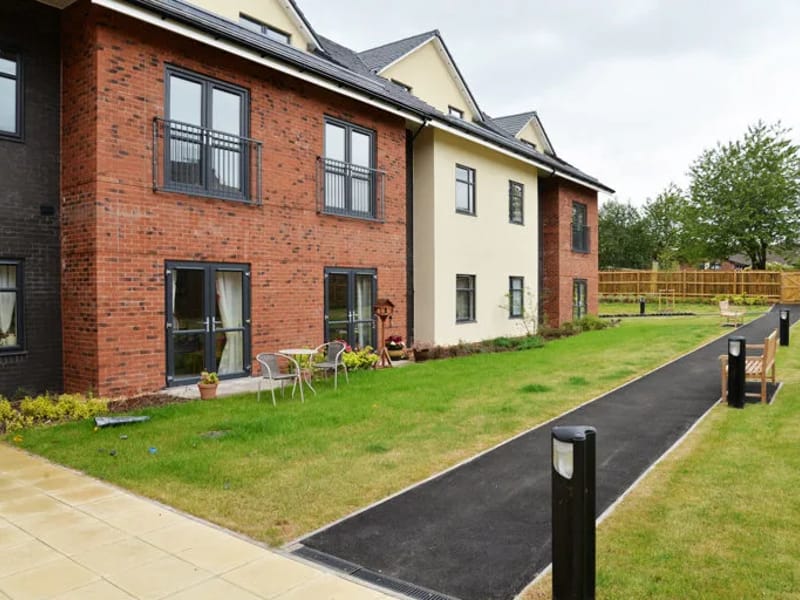 Housing 21 - Webb Ellis Court - Assisted Living in Rugby, England photo 3