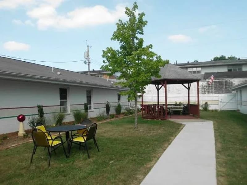 Decatur Rehab & Health Care CT - Nursing Home in Decatur, IL photo 3
