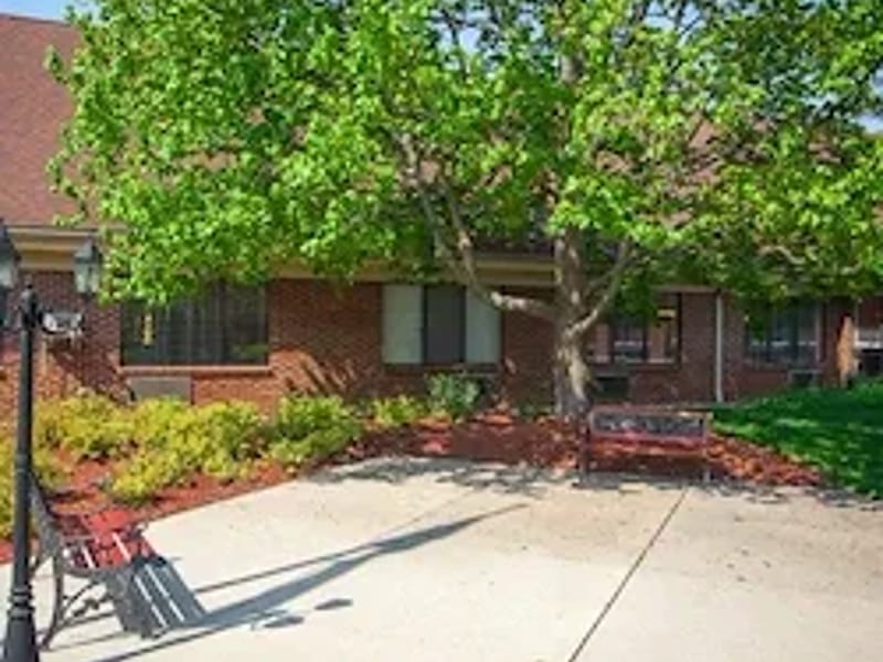 Chateau Rehabilitation and Healthcare Center - Nursing Home in Fort Wayne, IN photo 3