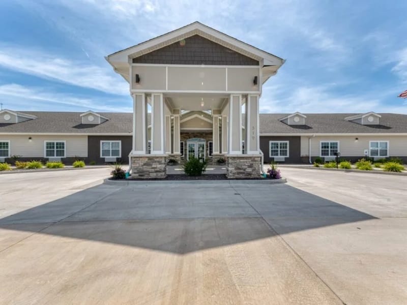 Cedarhurst Of Quincy - Assisted Living in Quincy, IL photo 2