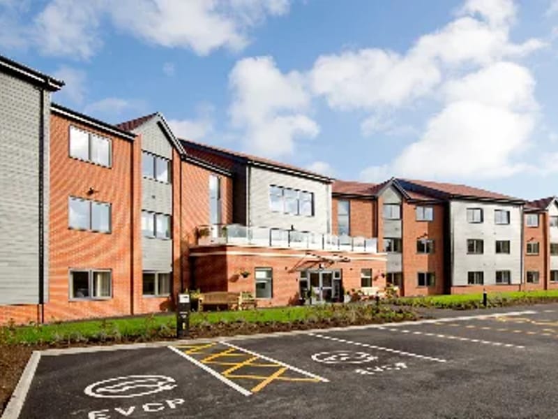Henley House - Assisted Living in Ipswich, England photo 3