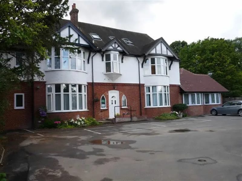 Meadowbank Residential Care Home - Assisted Living in Maidenhead, England photo 1