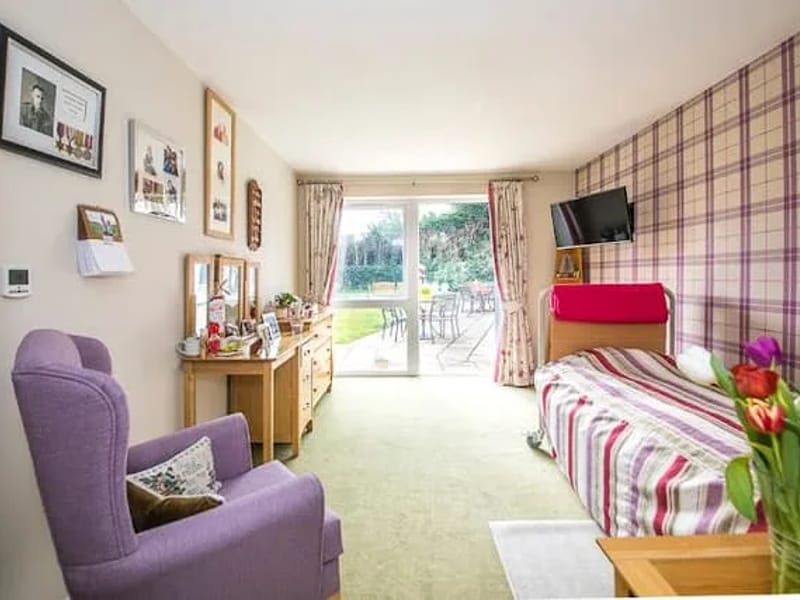 Meadowbank Residential Care Home - Assisted Living in Maidenhead, England photo 2