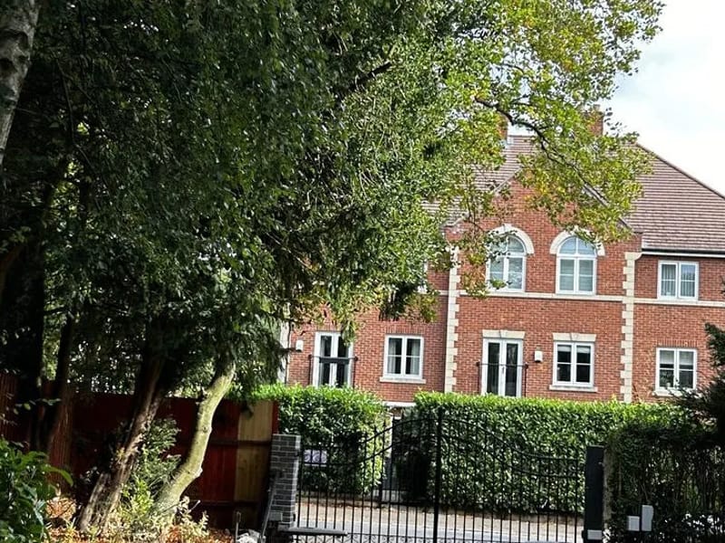 Lester Hall Apartments in Leicester, England photo 2