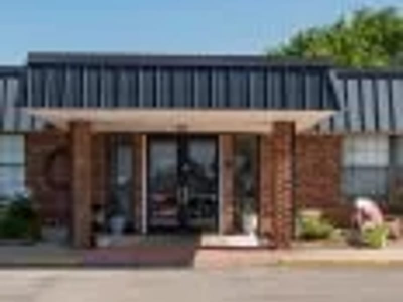 Accolade Healthcare of Savoy - Nursing Home in Savoy, IL photo 3