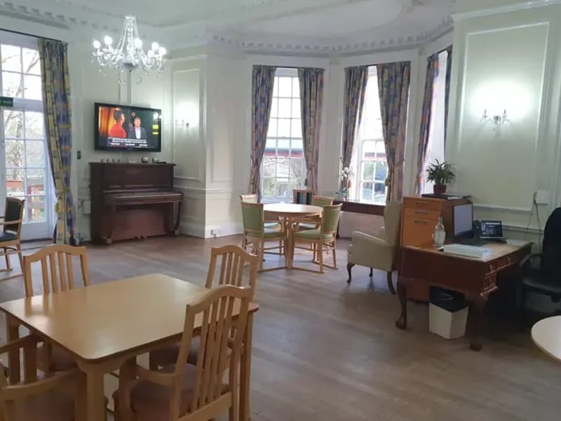 Woodside View in Caterham, England photo 2