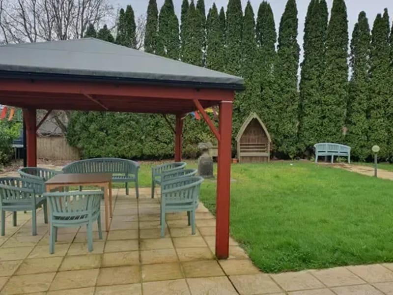 Woodside View in Caterham, England photo 3