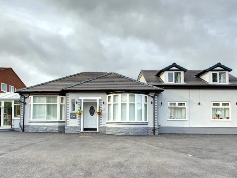 Pearce Lodge Care Home - Nursing Home in Stockport, England photo 3
