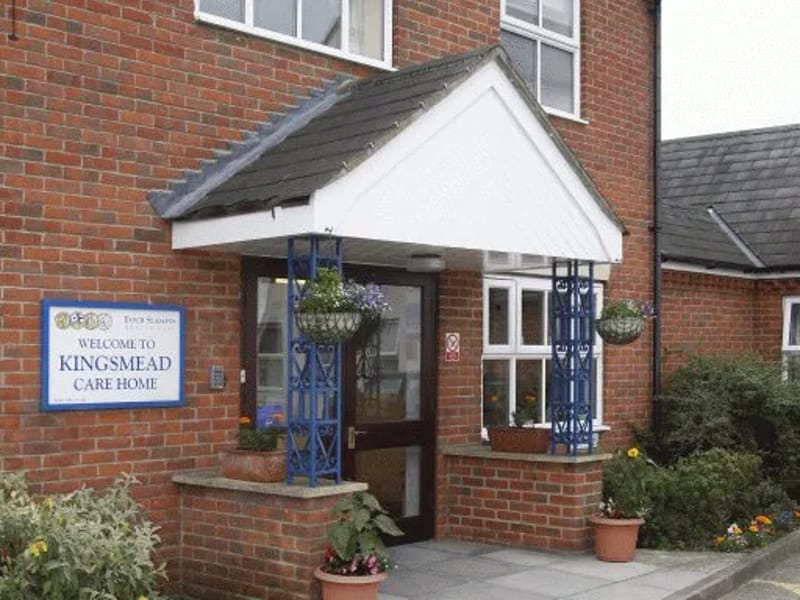 Kingsmead Care Home - Nursing Home in Swindon, England photo 4