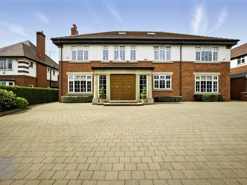 44 Glen Avenue - Assisted Living in Bolton, England photo 3