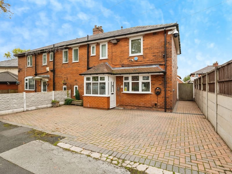 44 Glen Avenue - Assisted Living in Bolton, England photo 2