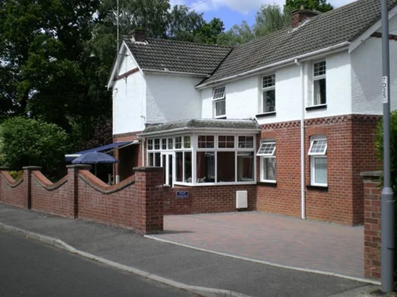 Five Gables Care Home - Nursing Home in Ferndown, England photo 2