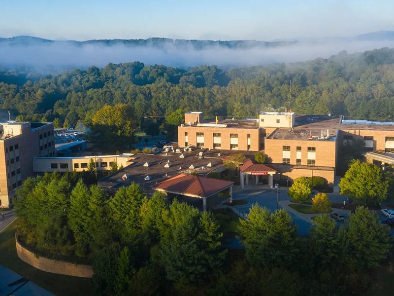 AdventHealth Hendersonville - Hospital in Hendersonville, NC photo 2
