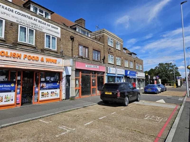 49 Bath Road - Assisted Living in Hounslow, England photo 3