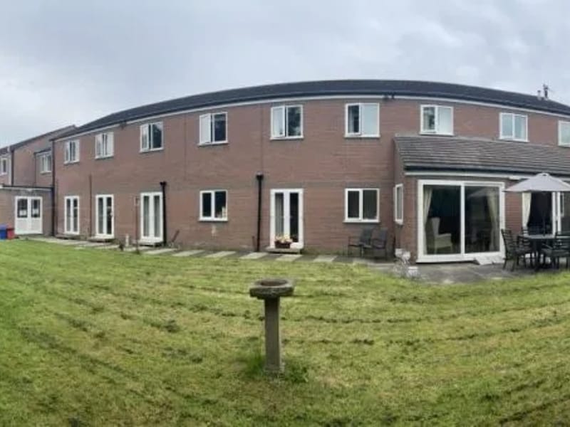 Eden Holme Care - Assisted Living in Chesterfield, England photo 3