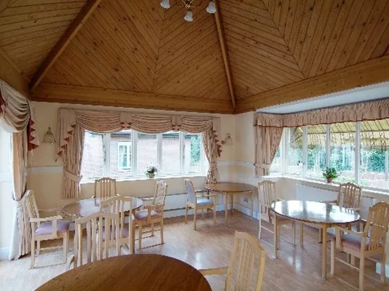 Heron Court - Nursing Home in Brentwood, England photo 3