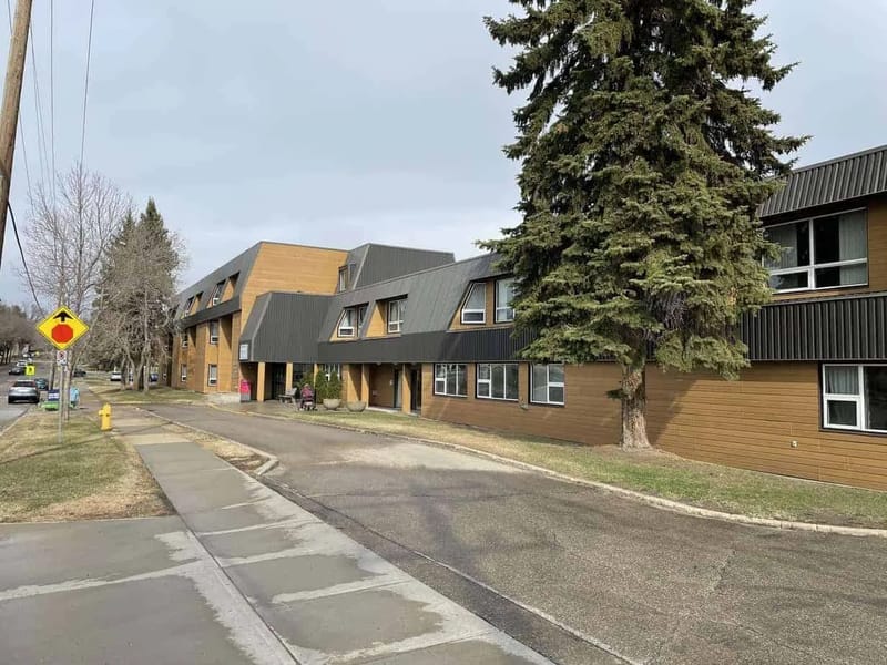 Chateau Mission Court - Assisted Living in St. Albert, AB photo 1