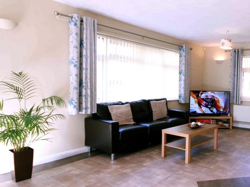 Acacia Lodge - Nursing Home in Ripley, England photo 3