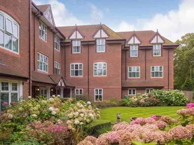 Halecroft Grange - Nursing Home in Altrincham, England photo 2