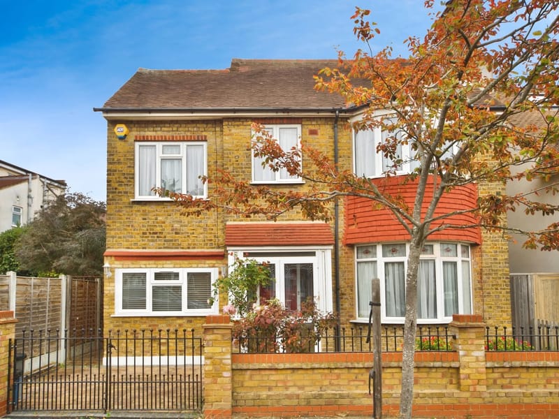 49 Oakdale Road in London, England photo 2