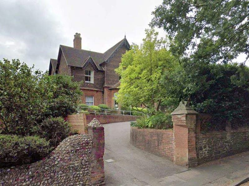 Nower House - Assisted Living in Dorking, England photo 3