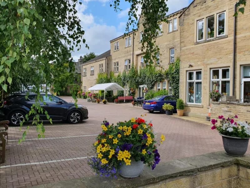 Herncliffe Care Home - Assisted Living in Keighley, England photo 3