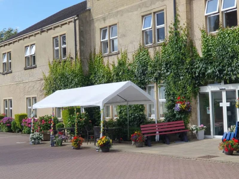 Herncliffe Care Home - Assisted Living in Keighley, England photo 2