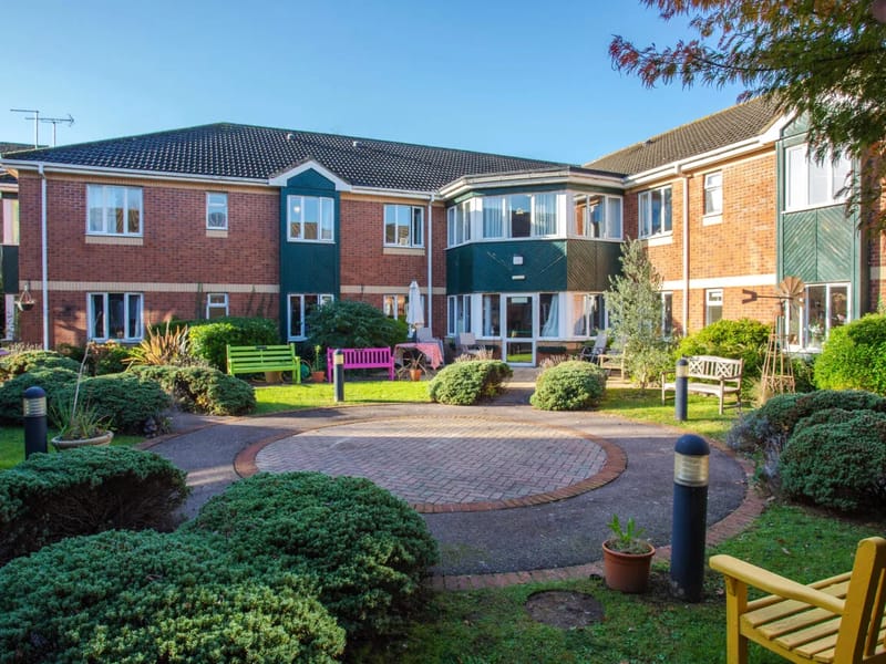 Greenacres - Care Home with Nursing Physical Disabilities in Birmingham, England photo 3