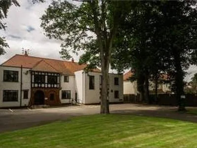 Oaklands Care Home - Nursing Home in Doncaster, England photo 2