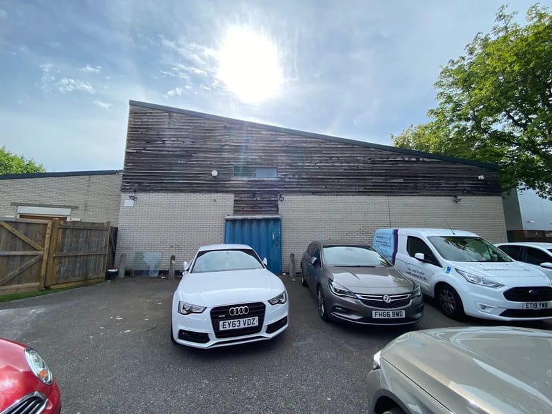 SBH Dunspring Lane in Ilford, England photo 2