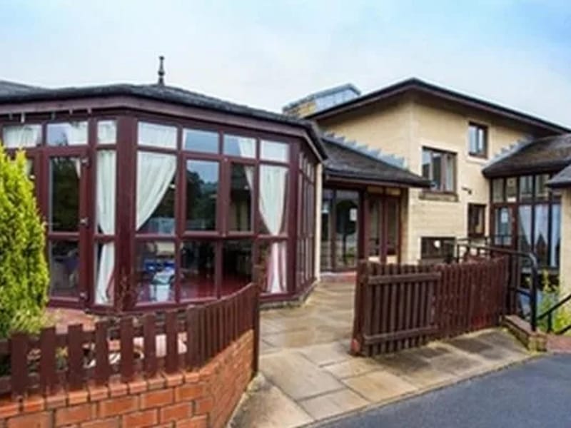 Woodfield Care Home Limited - Nursing Home in Halifax, England photo 2