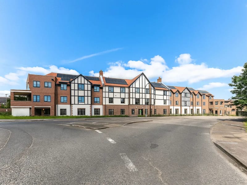 Farley Gardens - Assisted Living in Bracknell, England photo 3