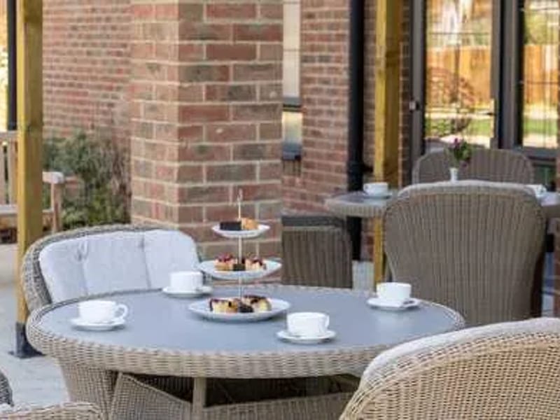 Farley Gardens - Assisted Living in Bracknell, England photo 2