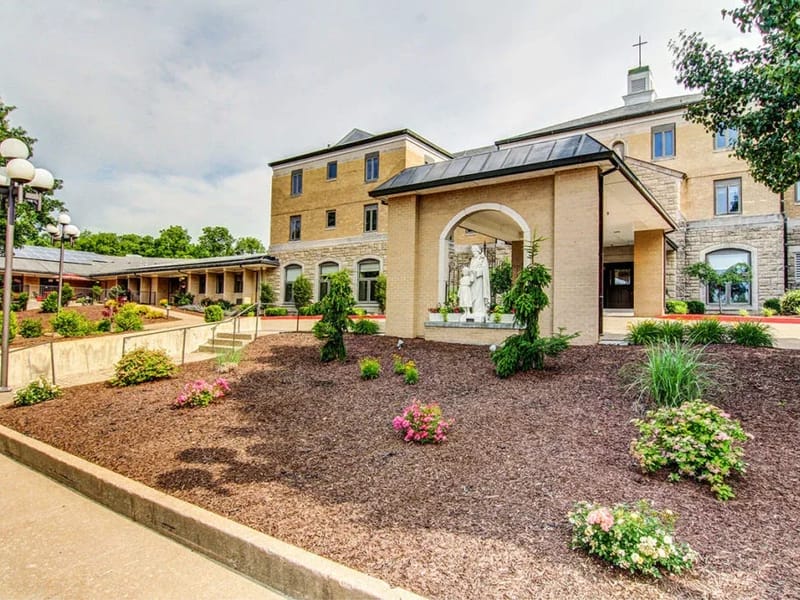 Heisinger Bluffs Healthcare Western Campus - Nursing Home in Jefferson City, MO photo 1