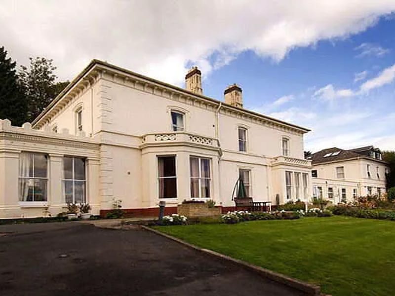Mowbray Nursing Home - Nursing Home in Malvern, England photo 2
