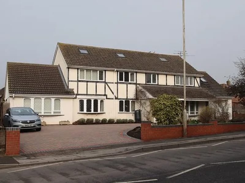 Bembridge House - Assisted Living in Swindon, England photo 2