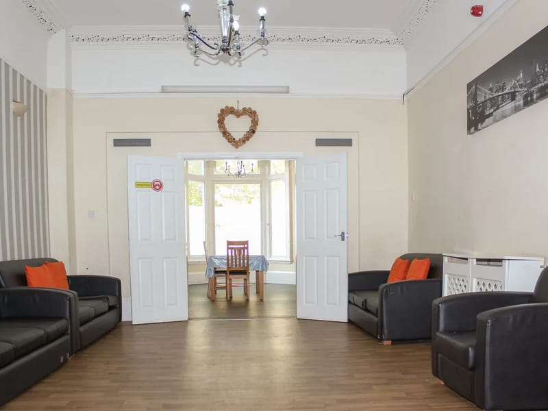 Hill House - Assisted Living in Alfreton, England photo 3