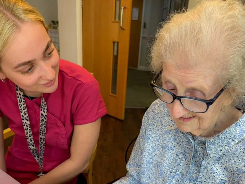 Magnolia House Residential Care Home - Nursing Home in Mansfield, England photo 3